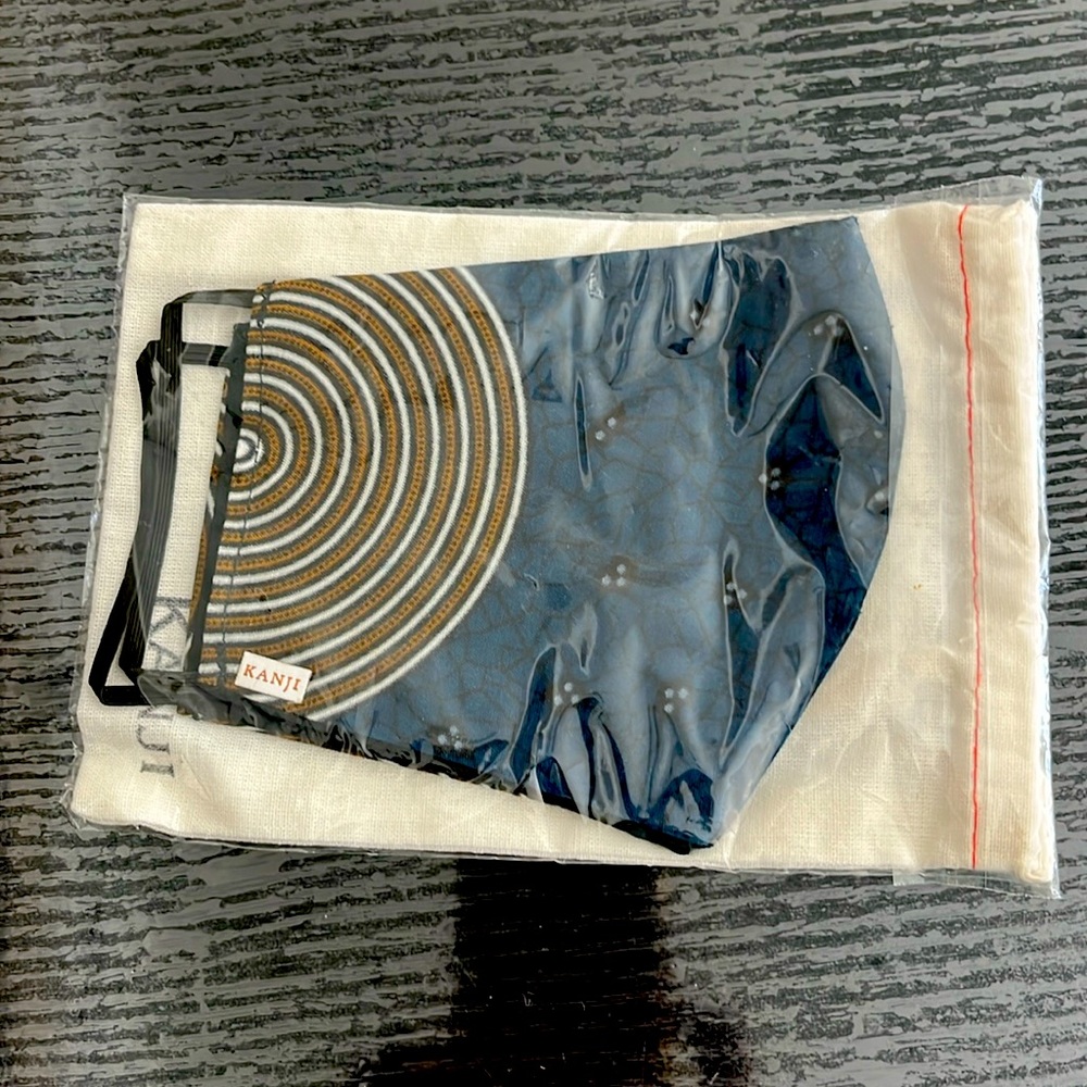 Kanji printed face mask. NWOT